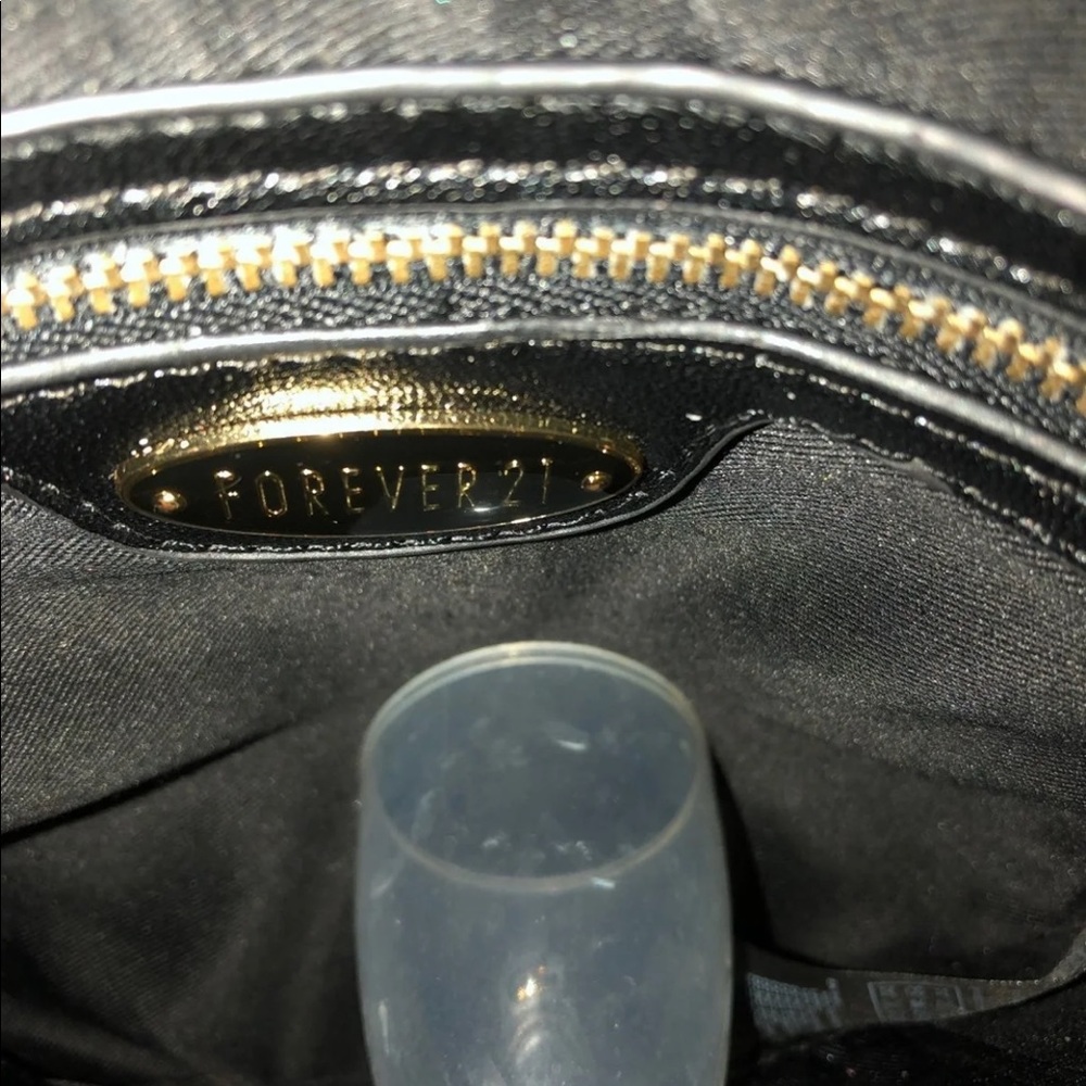 Forever 21 small cross body - Picture 5 of 8